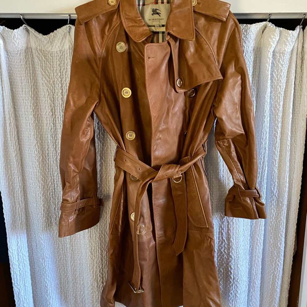 Burberry Leather Trench with gold buttons in EUC